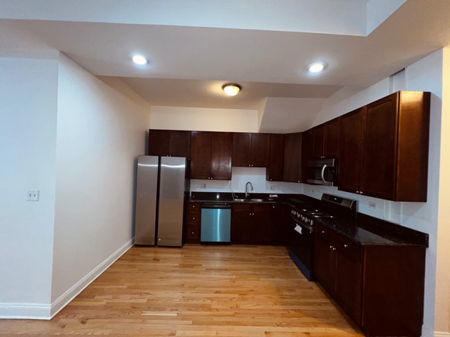 Photo - 5172 S Michigan Ave Apartment