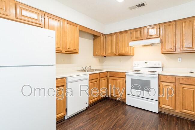 Building Photo - 1645 Park Terrace