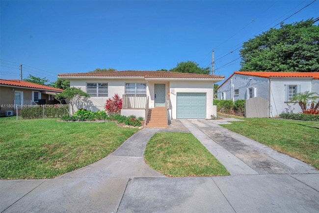 Building Photo - 2420 SW 21st Ave