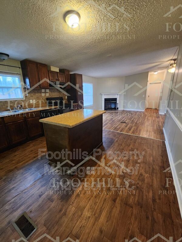 Building Photo - 144 G St
