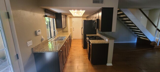Foto del edificio - 1113 E North Ln