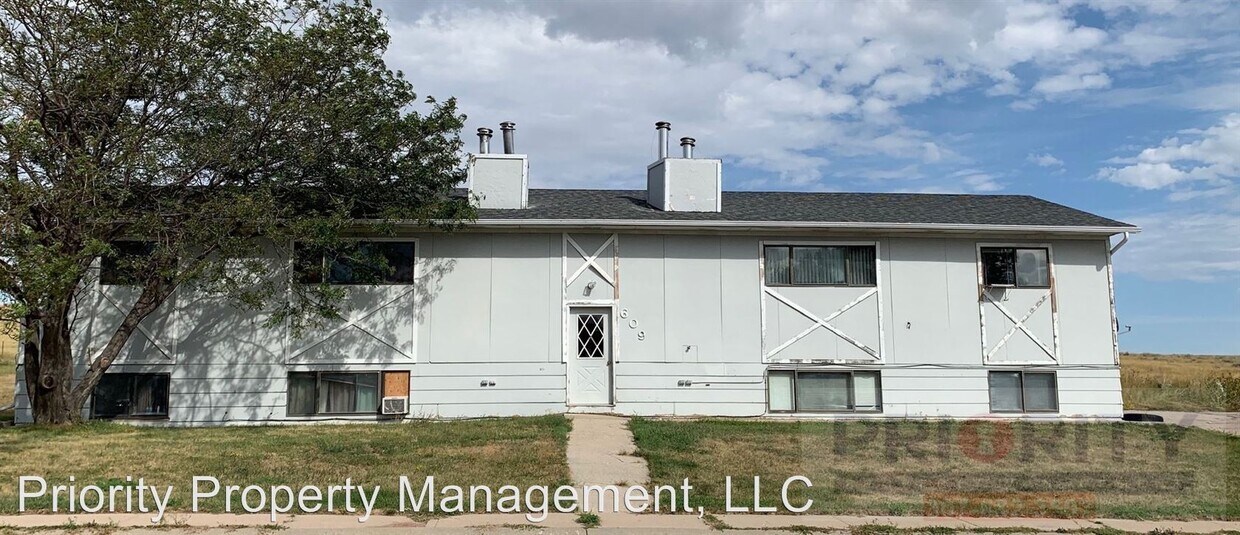 609 Trails Cir, Gillette, WY 82718 Room for Rent in Gillette, WY