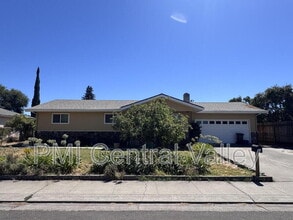 Building Photo - 4650 Dahlia Dr