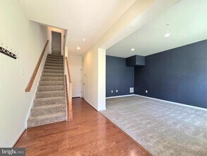 Building Photo - 1113 Red Hawk Way