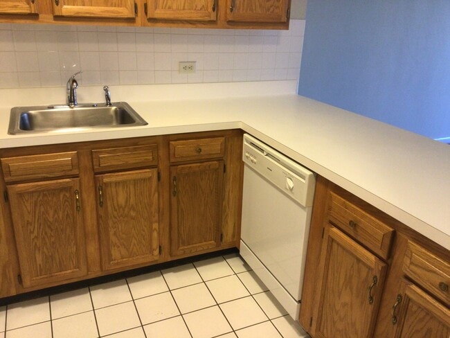 Building Photo - 5830 Oakwood Dr