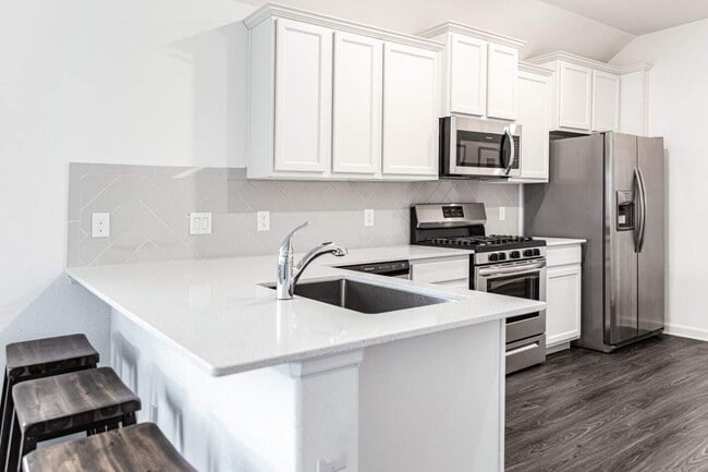 Building Photo - Now Offering Up to 6 Weeks Free Rent!