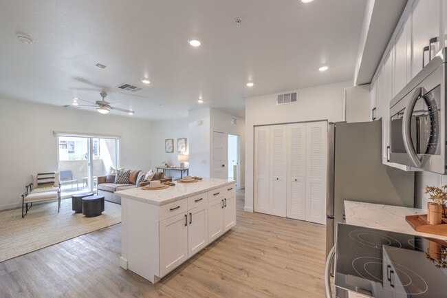 Interior Photo - Landing 36