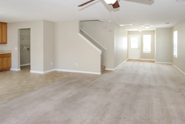 Building Photo - 205 Whitestone Dr NE