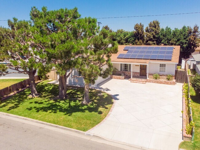 Foto del edificio - Beautiful 4 Bedroom Home in Garden Grove