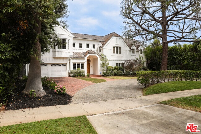 Building Photo - 628 Elm Dr