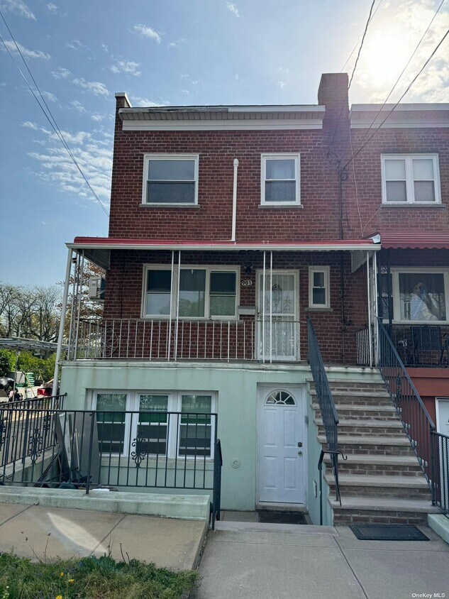 901 Brinsmade Ave Unit 1, The Bronx, NY 10465 Room for Rent in The