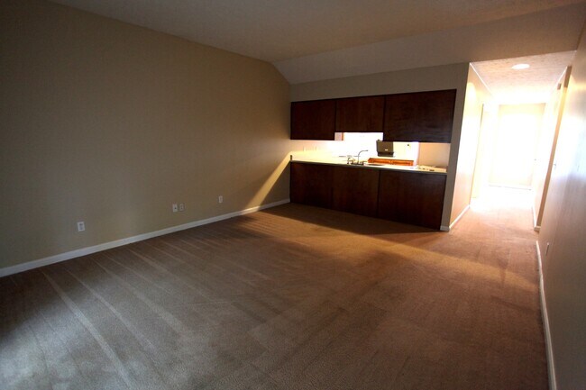 Building Photo - Duplex Available in Kurt Circle!