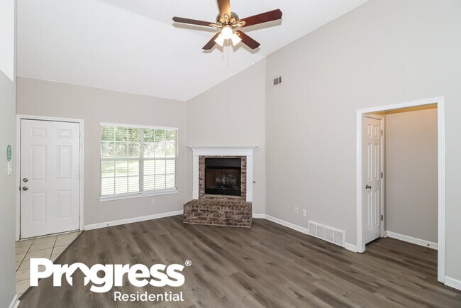 Building Photo - 185 Village Dr