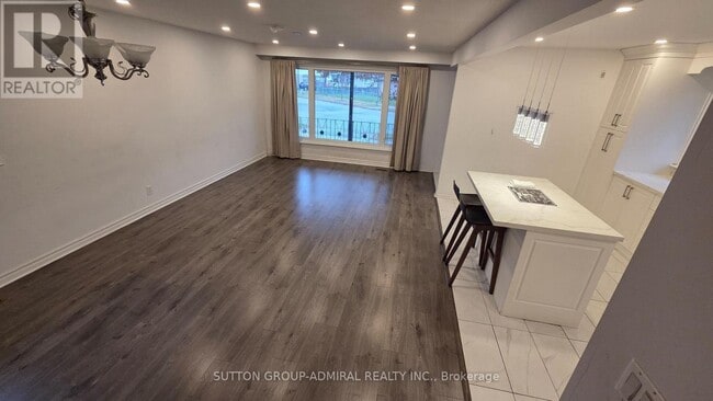 Building Photo - 42 Donnacona Crescent