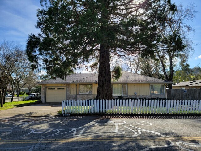 Building Photo - 6132 Melita Rd