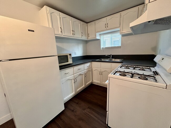 Building Photo - 1427 Hoover Ave