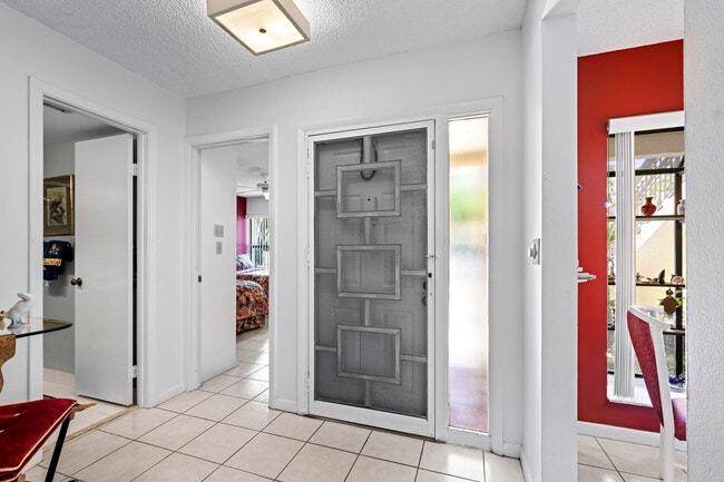 Foto del edificio - 5153 Oakhill Ln