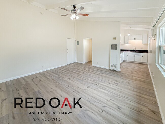 Foto del edificio - Spacious Studio with High Ceilings, Eat-In...