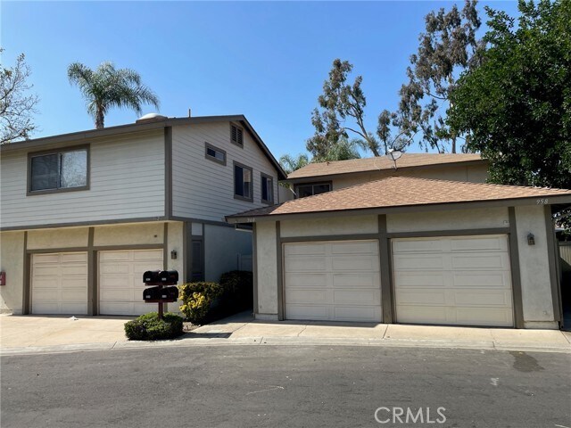 Foto principal - 960 Pinyon Ct