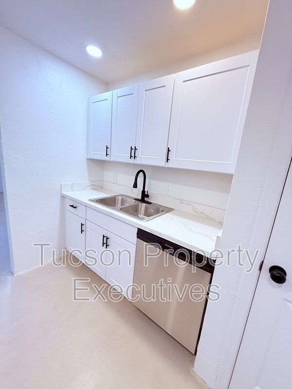 Foto del edificio - 810 N Alvernon Way