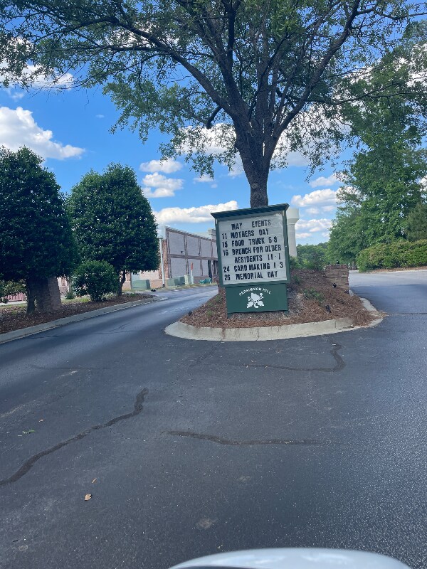 Foto del edificio - 211 Darcy Ave