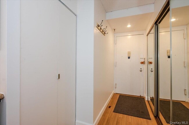 Building Photo - 730 W Broadway