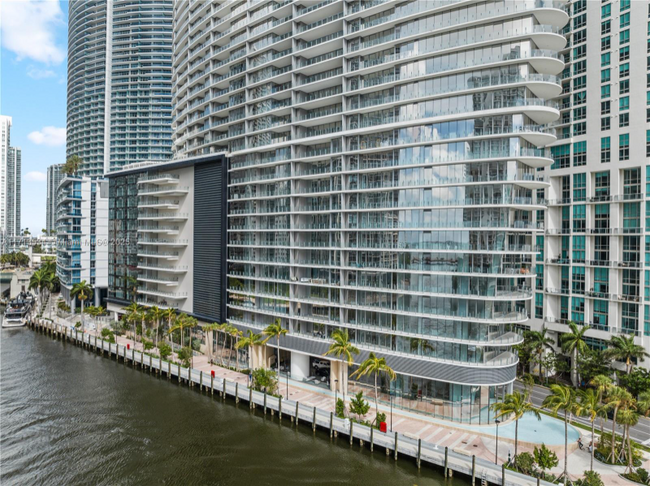 Foto del edificio - 300 Biscayne Blvd Way