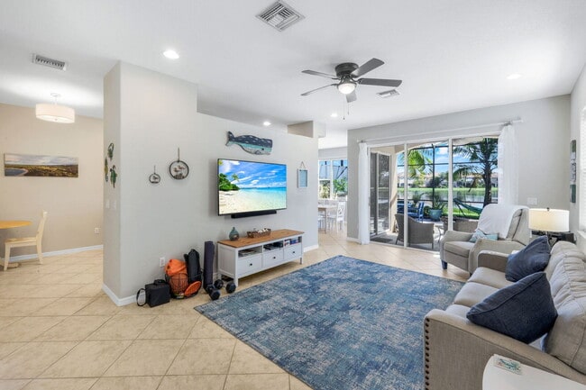 Building Photo - "Spacious 3-Bedroom Condo Retreat in Ester...