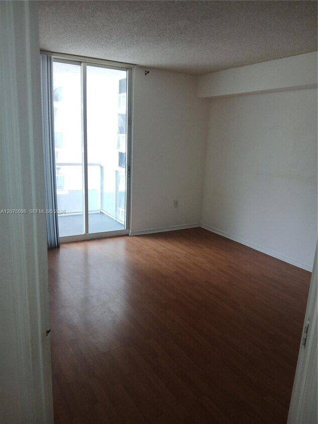 Foto del edificio - 5085 NW 7th St