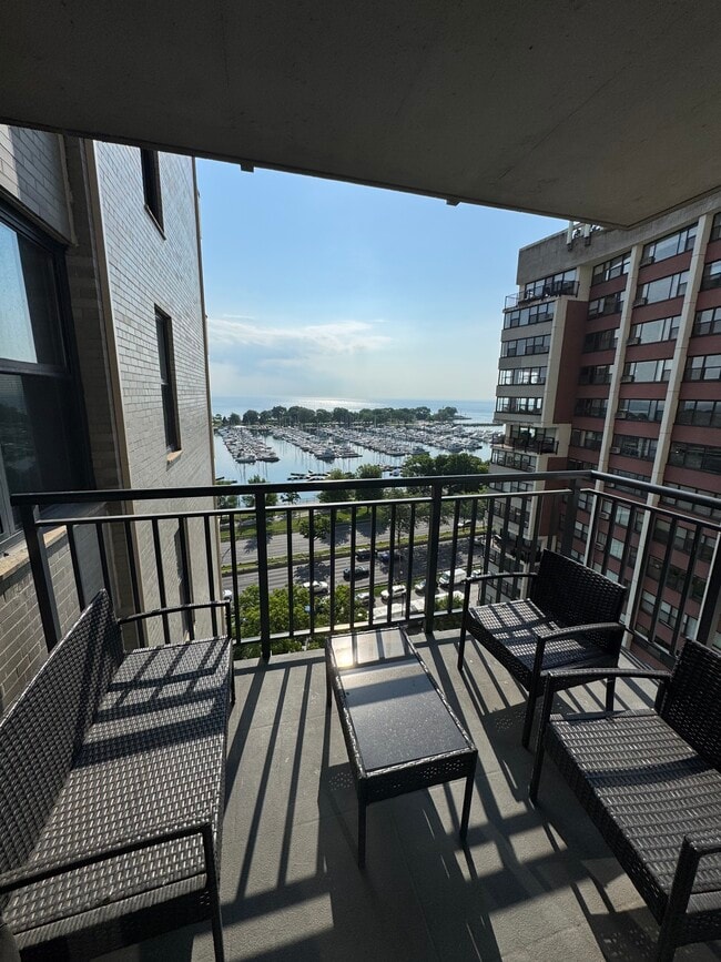 Foto del edificio - 3430 N Lake Shore Dr