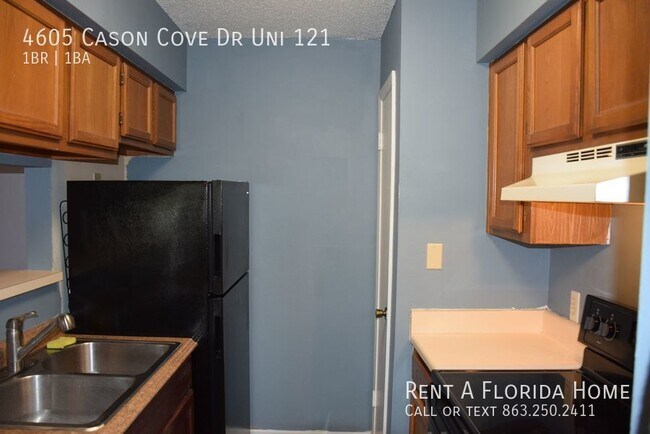 Building Photo - Coveted Location! Water Included!  1 Bed 1...