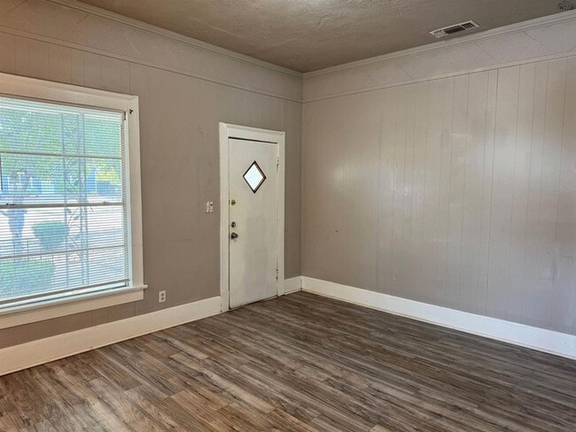 Building Photo - 1504 Austin St