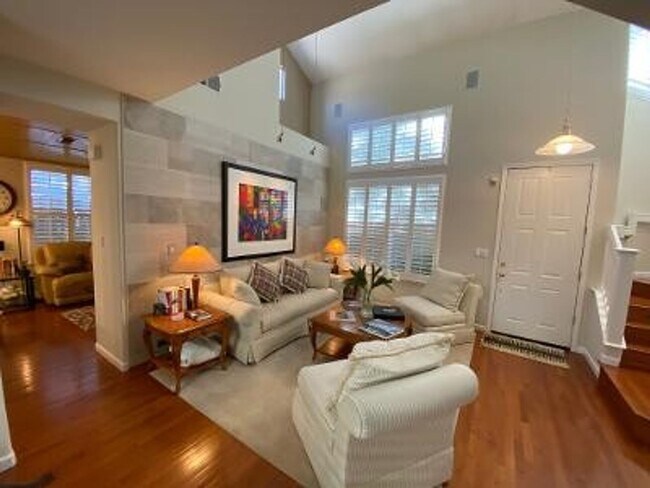Foto del edificio - 3 Bed 3.5 Bath + Loft, In Downtown Danvill...