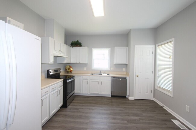 Building Photo - Beautiful Single Family Home!