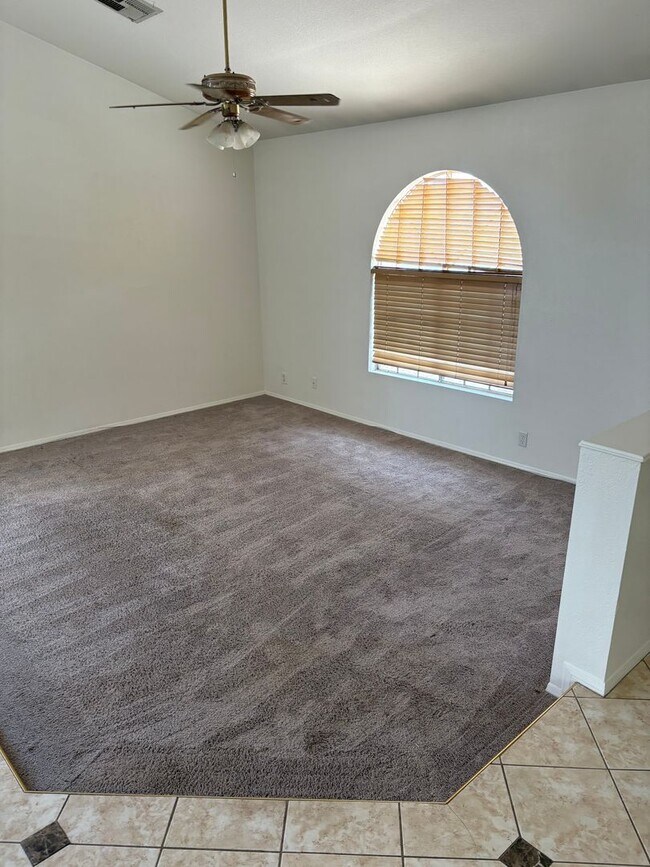 Foto del edificio - 4 BEDROOM IN CHANDLER WITH POOL