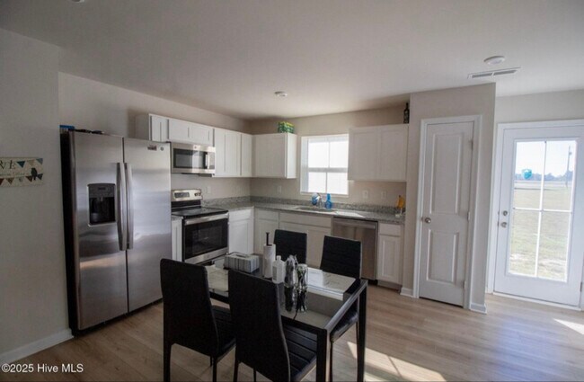 Building Photo - 8950 Shallow Crk Trl