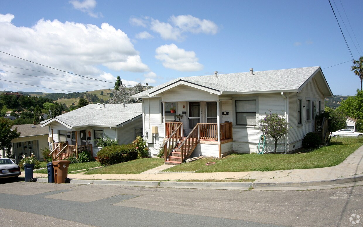 Cedar Street Duplexes Apartments in Martinez, CA