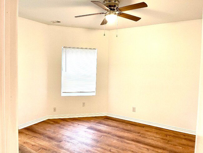 Foto del edificio - 8053 S Throop St