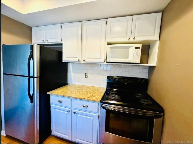 Foto del edificio - 107 Glen Dr