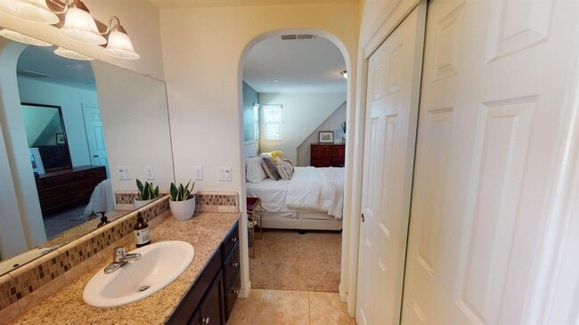 Building Photo - Clovis Loma Vista  3 Bedroom/2.5 Bath Home For Lease