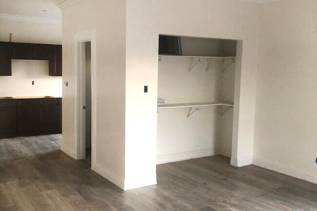 Building Photo - 1117 S Westlake Ave