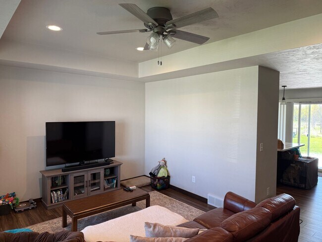 Foto del edificio - 4534 Cherryvale Ave
