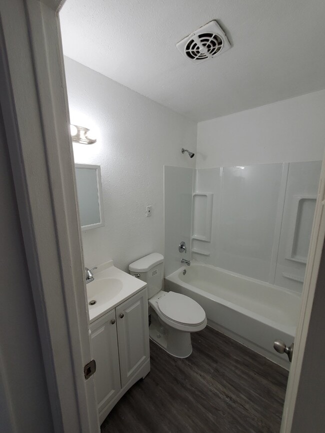 Building Photo - 2Br/1Ba Updated South Scottsdale Apartment