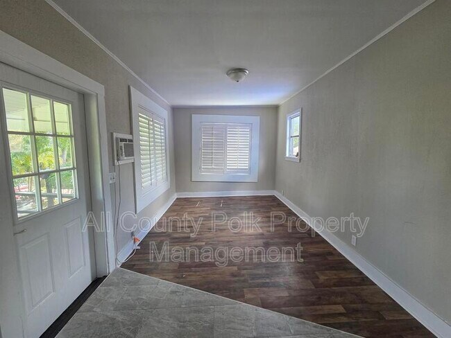 Building Photo - 838 1/2 E. Orange St.