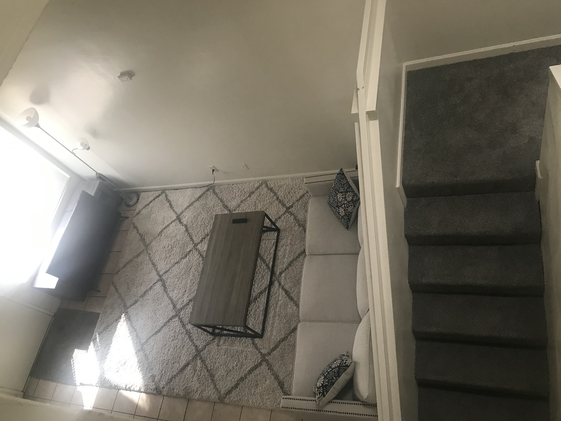 townhome living space - 1821 Golden State Ave