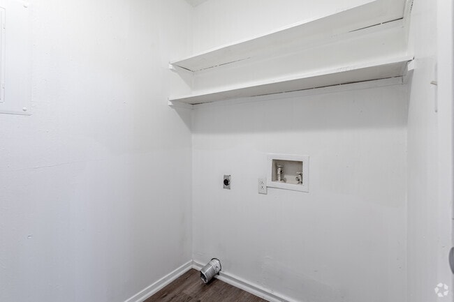 2BR, 2BA - 978SF - Beacon Point Apartments