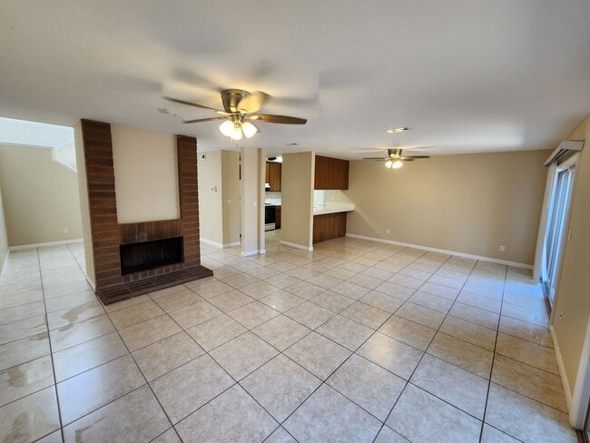 Building Photo - 4 BD/2.5 BA Two Story Townhouse in Timberlane HOA