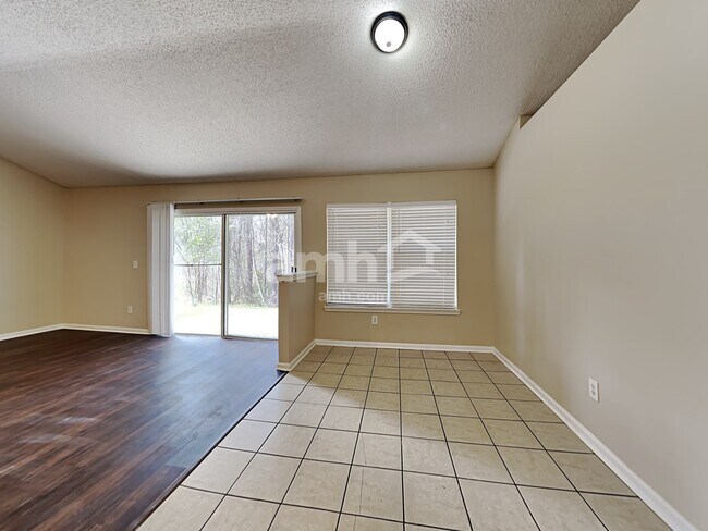 Building Photo - 11064 Apple Blossom Trail W