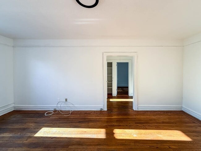 Foto del edificio - 36 Duncan Ave