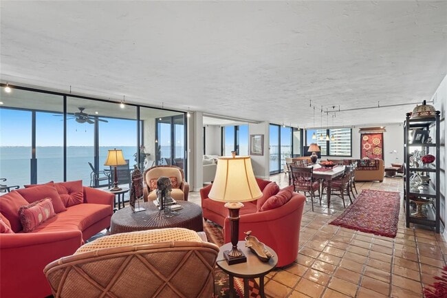 Foto del edificio - 97 Sunset Dr